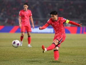 bob官网-草皮连遭吐槽❗约旦记者问韩国记者：韩国遇困难了？草皮非常糟糕