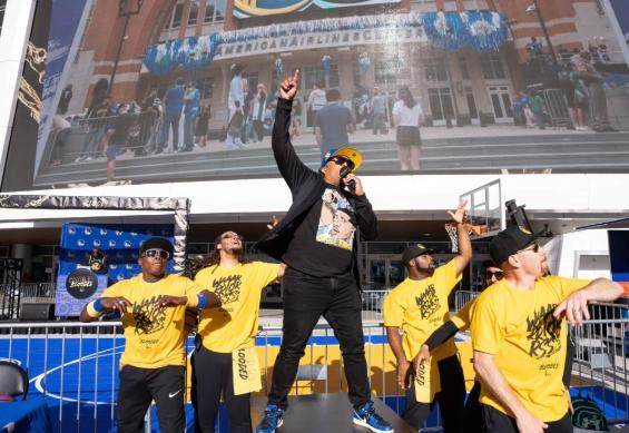 bob半岛-【现场】全明星主持人的忙碌一天是怎样的？