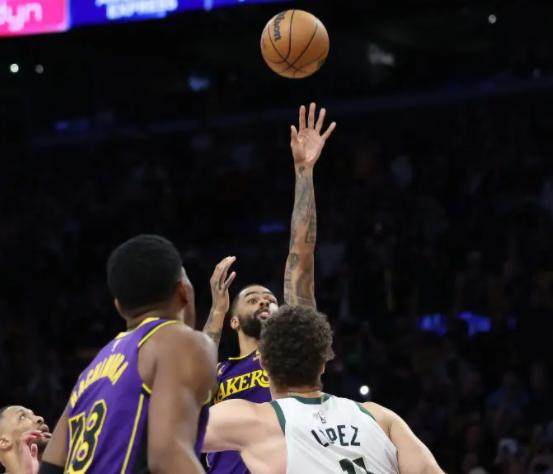 库里附体完爆利拉德！拉塞尔轰44分+9三分拯救湖人